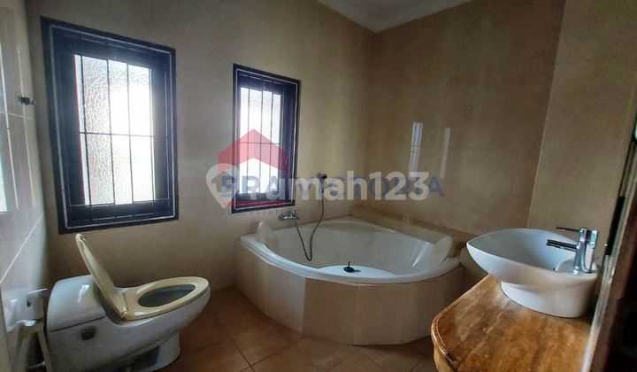 Rumah 2 Lantai Kondisi Sangat Istimewa Dalam Perum Istana Dieng 13