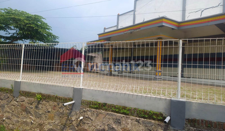 Dijual Ruang Usaha Dekat Stasiun, Madrasah Pinggir Jalan Kota Malang