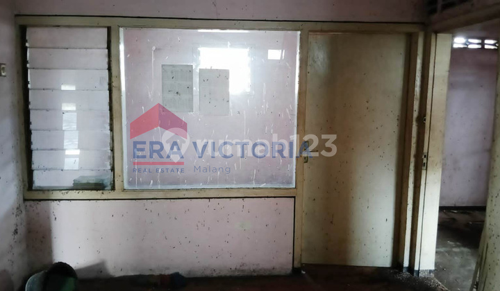 House by the Main Road Near Train Station Suitable for Shop, Culinary Business 2