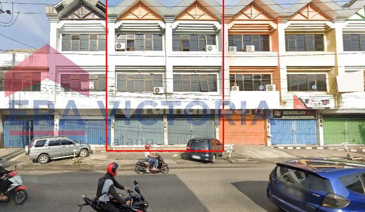 Strategic & Suitable for Business, 2 Connected Houses for Quick Sale Strategic & Suitable for Business, 2 Connected Houses for Quick Sale