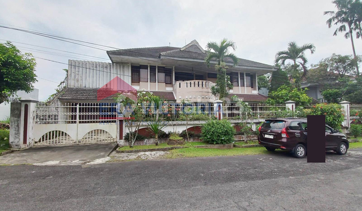 Rumah Strategis Dekat STIKI & Charis  Jalan Lebar, Halaman Luas 2