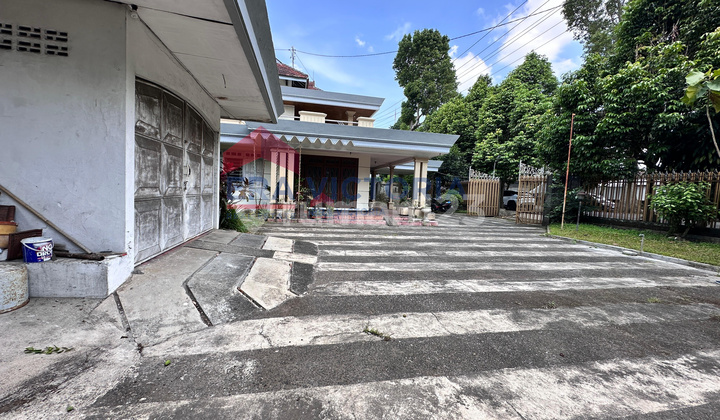 Rumah Hook Bergaya Vintage Pusat Kota Malang, Dekat Lapangan Rampal & Pasar Klojen 2