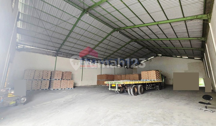 Warehouse for Rent in Strategic Warehouse Complex with Smooth Large Truck Access