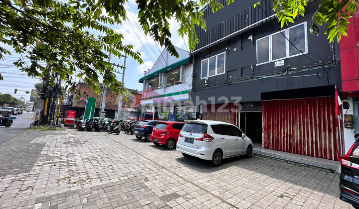 Ruko Komplek Ramai Poros Gunung-Gunung Bisa untuk Bisnis atau Kantor 