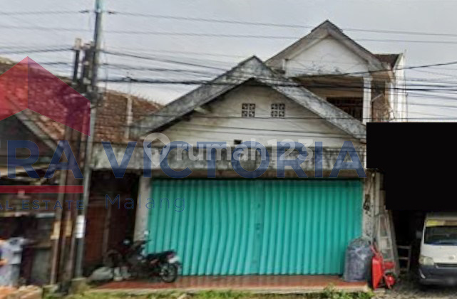 Roadside Shophouse in a Bustling Area Near Sumberpucung Market, Easy Access 2