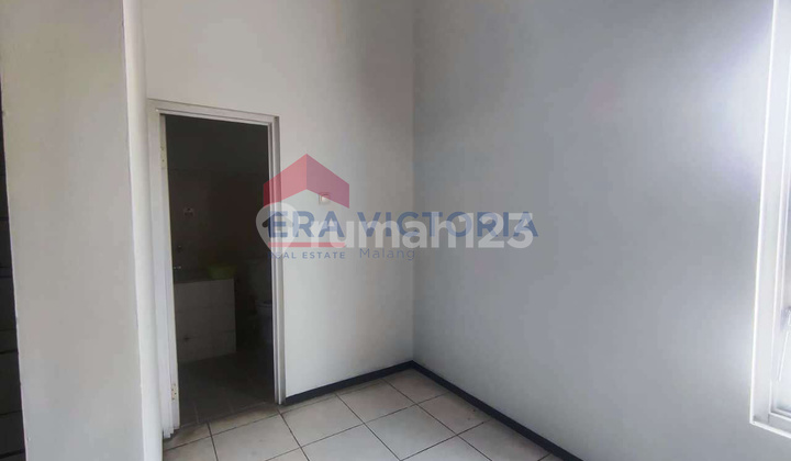 New 3-Story Shop House Building on Blimbing Provincial Road Axis 2