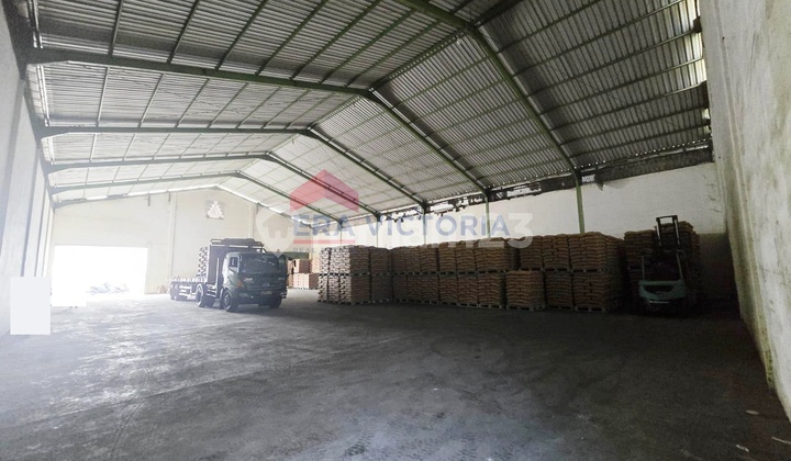 Warehouse for Rent in Strategic Warehouse Complex with Smooth Large Truck Access