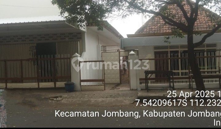 House and Shop Lease Side by Side on Jombang Street