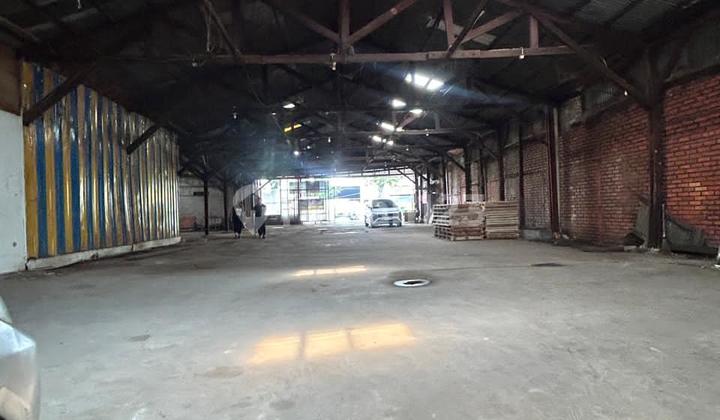 Gudang Di Klender. Uk. 800m2. Psosisi Bagus Pingir Jalan Gudang Di Klender. Uk. 800m2. Psosisi Bagus Pingir Jalan