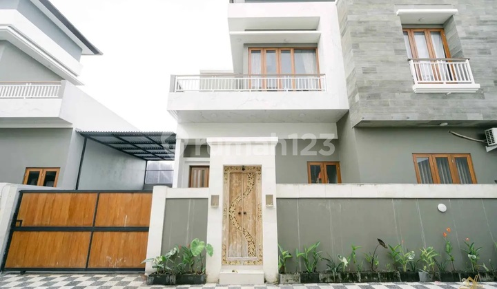 Semi Villa House Near Living World Mall, Kertalangu Tourist Village 2