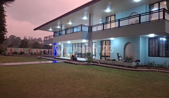 Dijual Villa Mewah Cisarua Puncak Bogor di Jalan Taman Safari 03, Cibeureum, Cisarua, Bogor, Jawa Barat, Indonesia, 16750, Cisarua