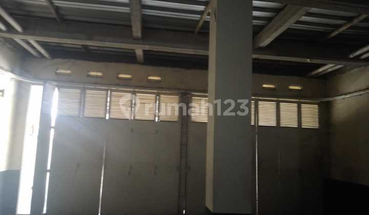 Strategic Business Space Ruko on Jaya Banjaran Street. 2