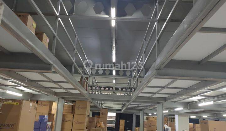 Gedung Lux 4 Lantai di Jl Raya Cimindi Ex Kantor Gudang 9