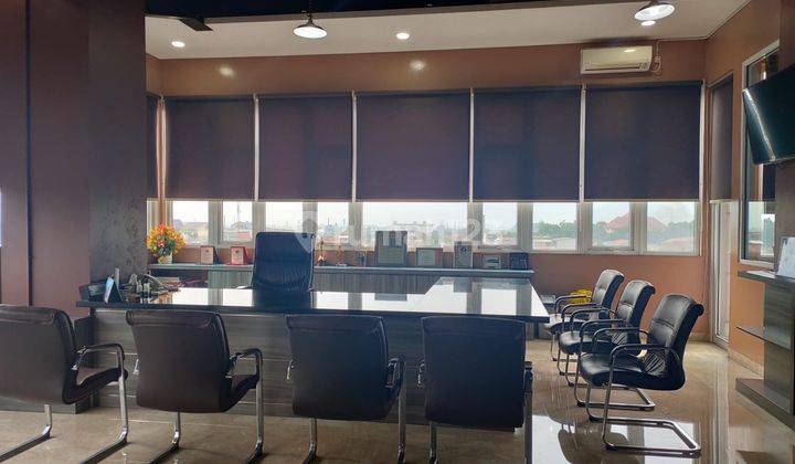 Gedung Lux 4 Lantai di Jl Raya Cimindi Ex Kantor Gudang 12