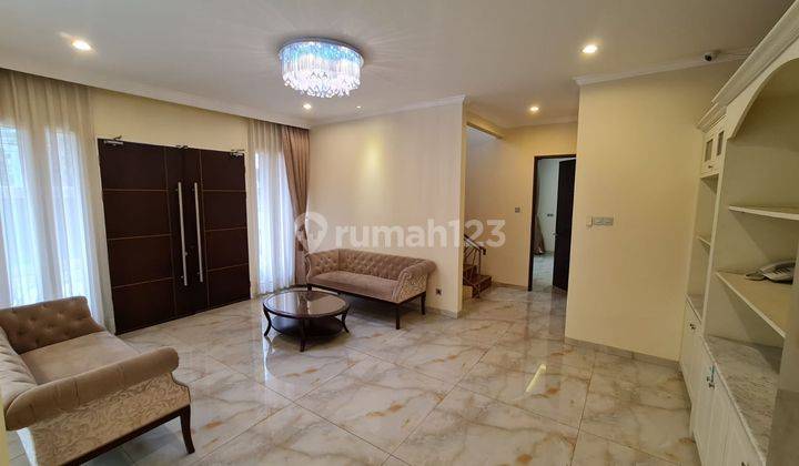 Rumah Cantik Modern Semi Furnished di Setramurni 11