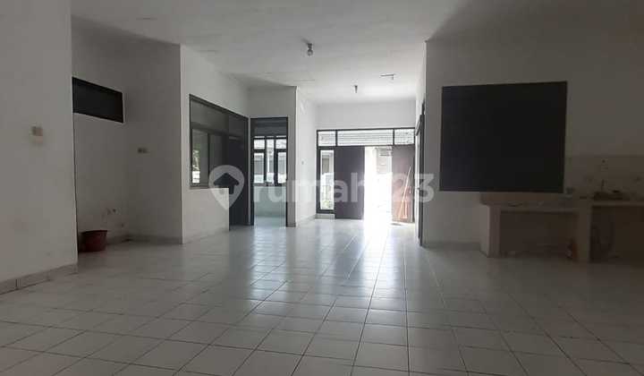 Rumah Nyaman Luas di Taman Holis Indah 1 1