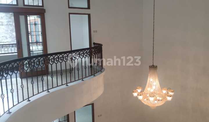 Disewakan Rumah Cantik Siap Huni di Setraduta Bandung Setra Duta 2