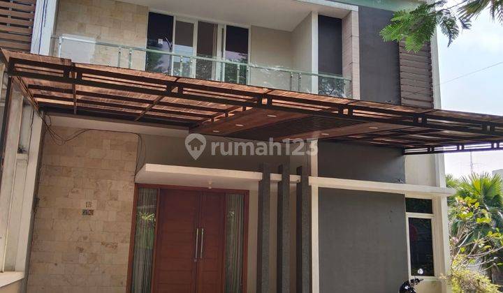 Rumah Cantik Hoek di Riviera Residence Geger Kalong 1