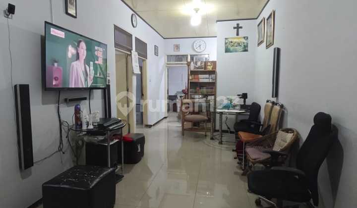 Rumah Terawat di Taman Holis Indah Bandung