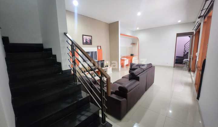 Comfortable House with Cool Air in Pondok Hijau