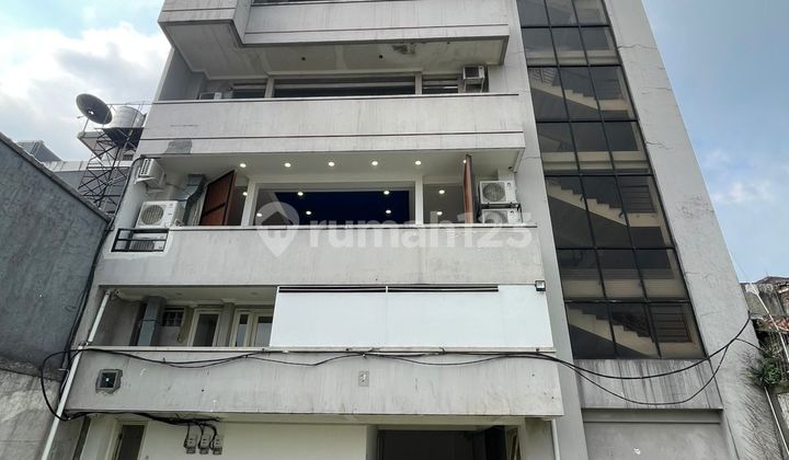 Mainroad Sutami Building in Bandung Has an Elevator