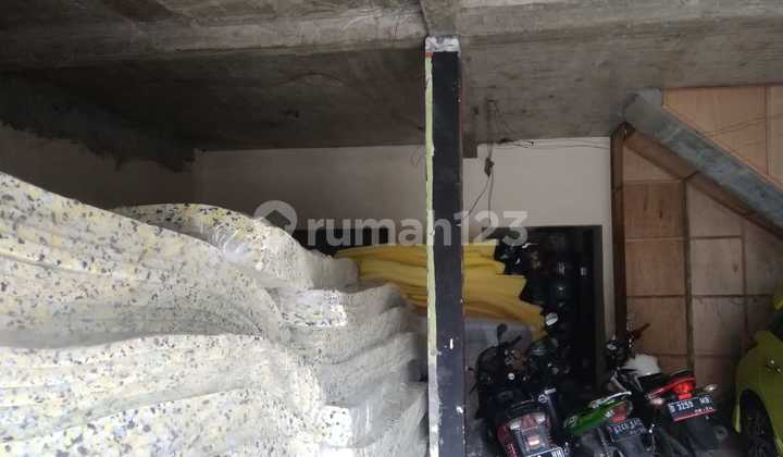 Shophouse in Kebon Kopi Area Suitable for Warehouse or Business 2