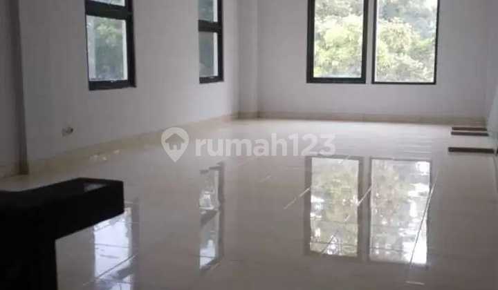 Strategic Midtown Shophouse on Belitung Street 2