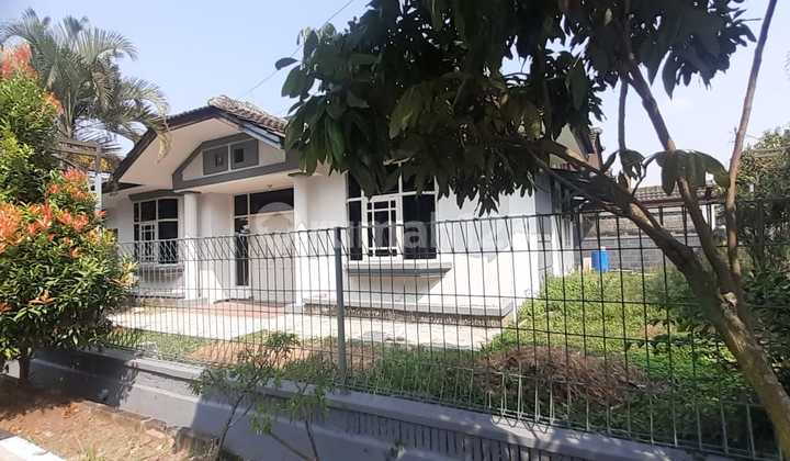 Hook House in Margawangi Sayap Complex, Jl. Margacinta Hook House in Margawangi Sayap Complex, Jl. Margacinta