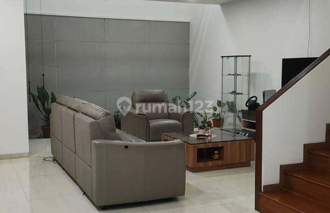 Rumah Lux Terawat di Komplek Mekar Wangi 1