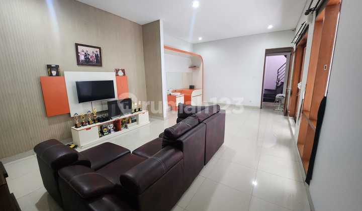 Comfortable House with Cool Air in Pondok Hijau