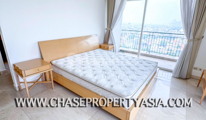 For Rent Apartemen Senayan Residence, 3 Badroom, View Golf Course Jarang Ada 2