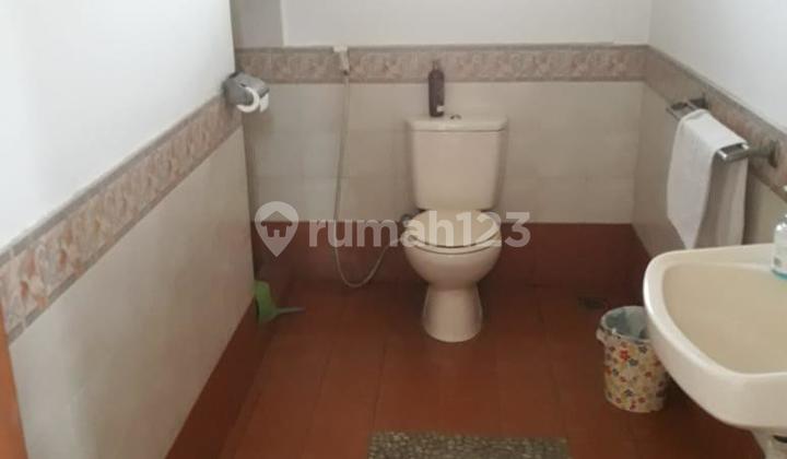 A50 For Sale, Well-Maintained House Ready to Move In, Land Included in North Petukangan 2