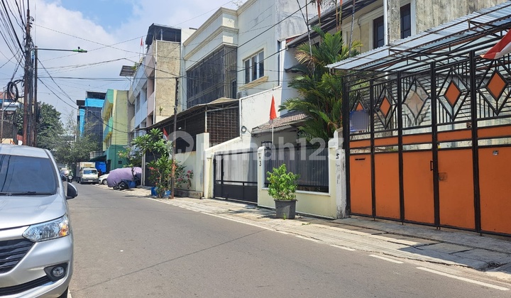 A196 Jual Ruko Second Lokasi Strategis di Petojo Gajah Mada Kota