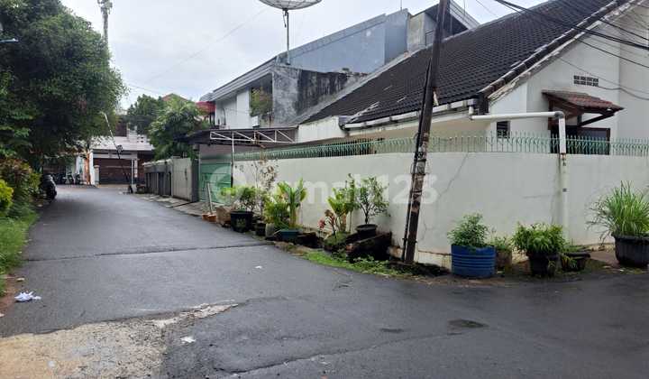 A122 Jual Rumah Tua Hitung Tanah Hoek di Tomang Dekat Petojo