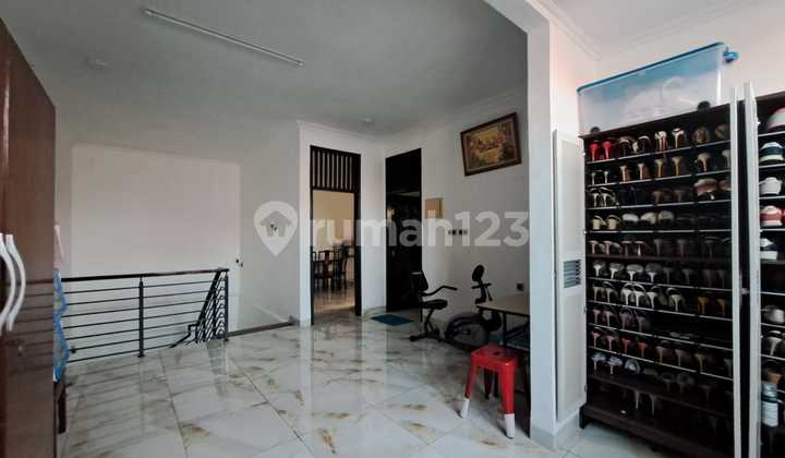 A185 For Sale Ready Good House Wide Road in Intercon Kebon Jeruk 2