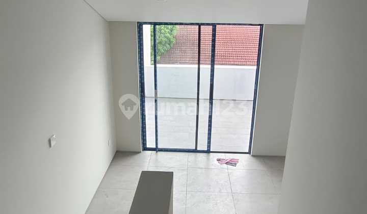 A06 Rumah Baru Furnished Bagus Dijual Murah di Duri Kepa  2