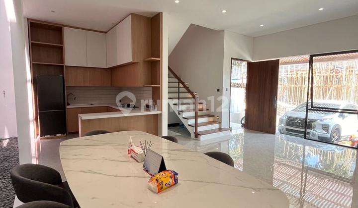 Rumah Baru di Setra Duta, Desain Modern Lokasi Strategis