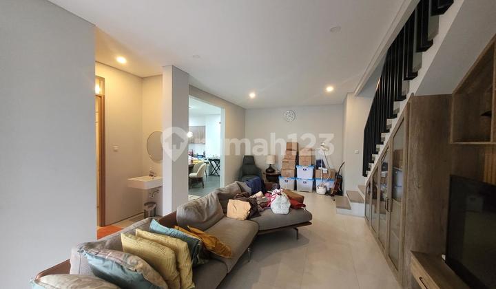 Rumah Nyaman Minimalis 2 Lantai di Setra Duta Grande Rumah Nyaman Minimalis 2 Lantai di Setra Duta Grande