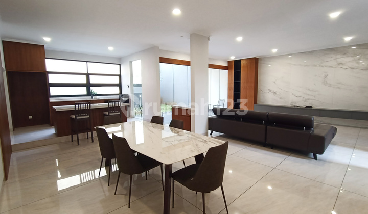 Rumah Mewah Semi Furnished di Komplek Batununggal, Bandung Rumah Mewah Semi Furnished di Komplek Batununggal, Bandung