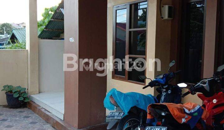 RUMAH BANGSALAN BETON PERMANEN 4 PINTU DI SURYANATA 2