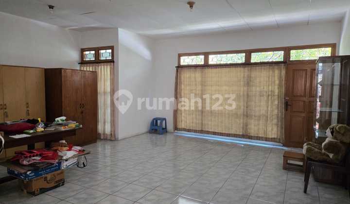 Dijual Rumah di Taman Ratu Lt 188M2 Siap Huni 5Kt 3.3 Milyard
