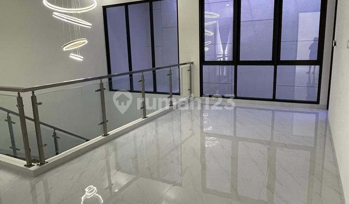 Dijual Rumah Dijohar Baru Unit Rapih10x15 2.5Lantai Siap Huni