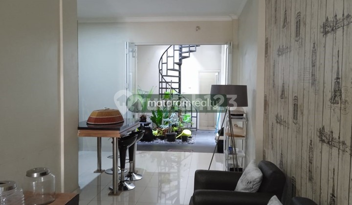 Disewakan Rumah 3 Lantai Fully Furnished di Mainroad Sriwijaya Bandung 2