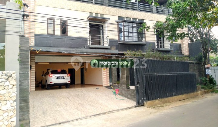Rumah Disewakan di Setrasari 1