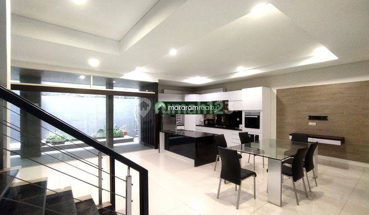 Rumah Disewakan di Setrasari 3