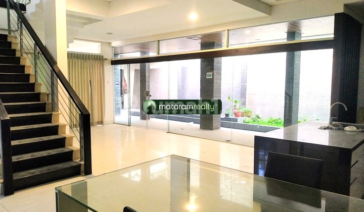 Rumah Disewakan di Setrasari 5