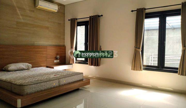 Rumah Disewakan di Setrasari 9