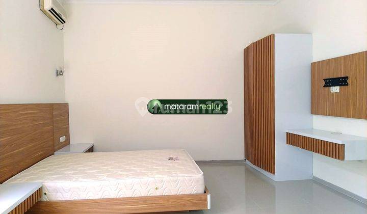 Rumah Disewakan di Setrasari 13