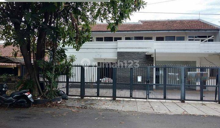 Rumah 2 Lantai Tengah Kota Sangat Cocok Peruntukan Kantor 1