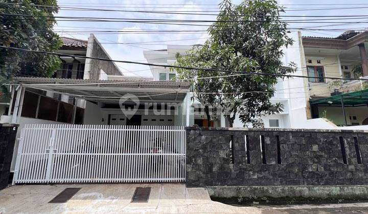 Rumah 2 Lantai Bagus di Komplek Parakan, Sayap Batununggal 2